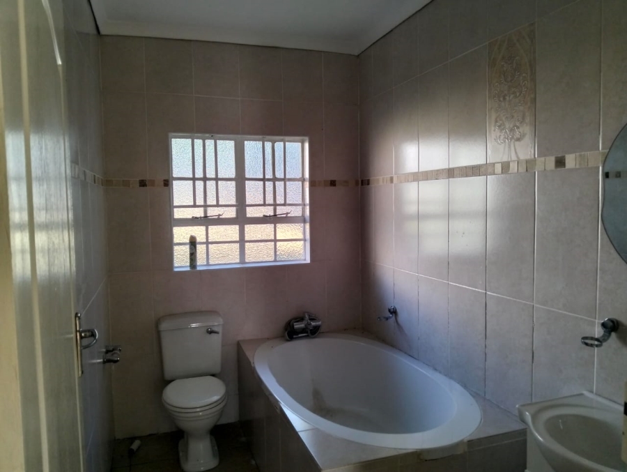 To Let 5 Bedroom Property for Rent in Fort Gale Eastern Cape